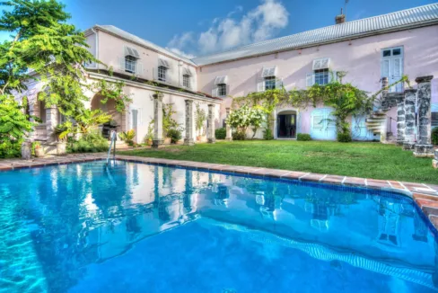Clifton Hall Great House is a beautifully furnished historic six-bedroom, six-bathroom home, with a two-bedroom, two-bathroom cottage consisting of 13,686 square feet, set on just under 4 acres.