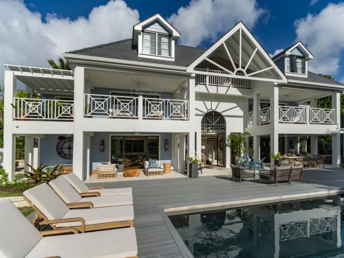Seastar House & Cottage is a luxury six bedroom villa on the West Coast of Barbados.