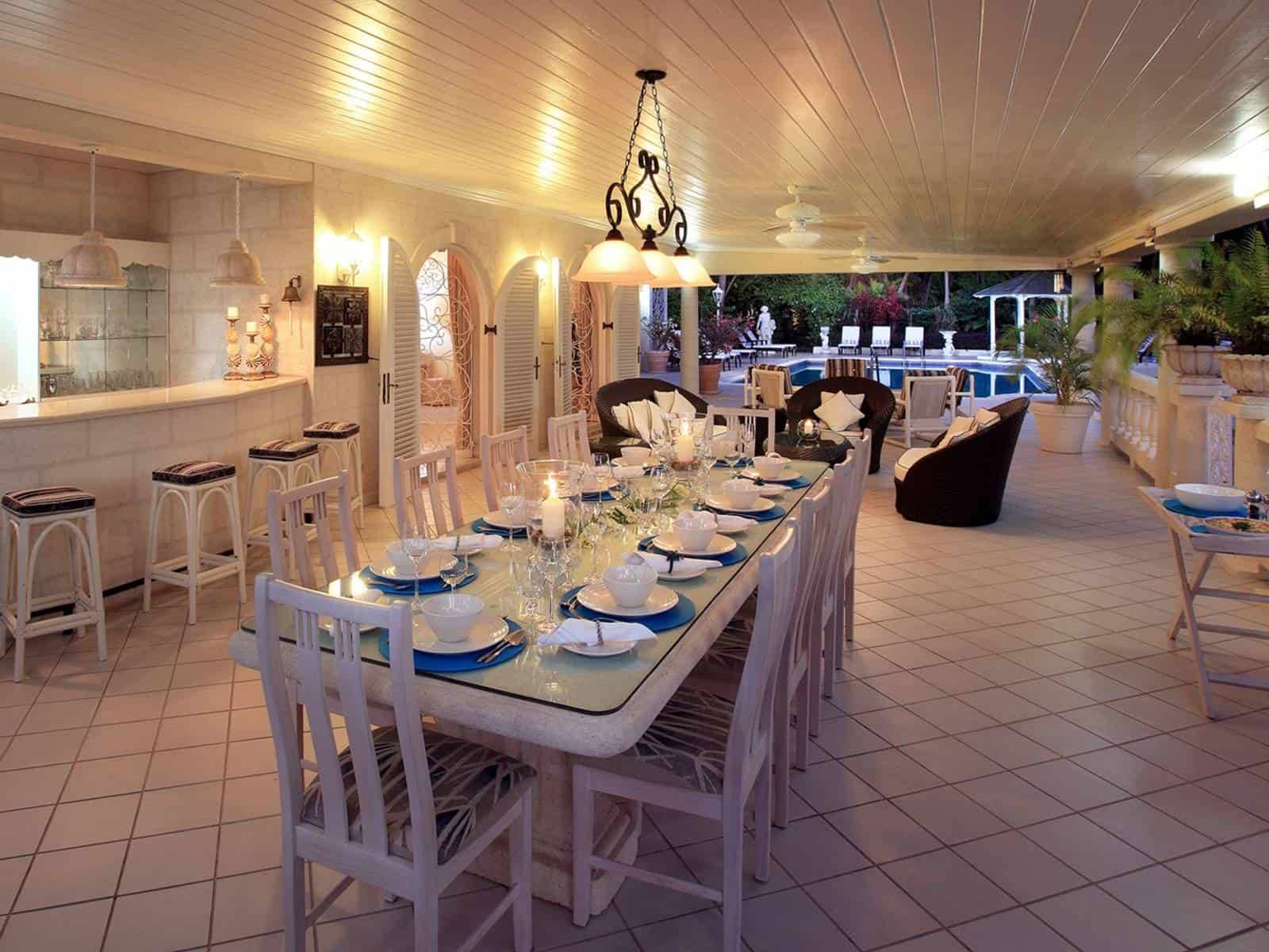 06_Dining_terrace_and_bar